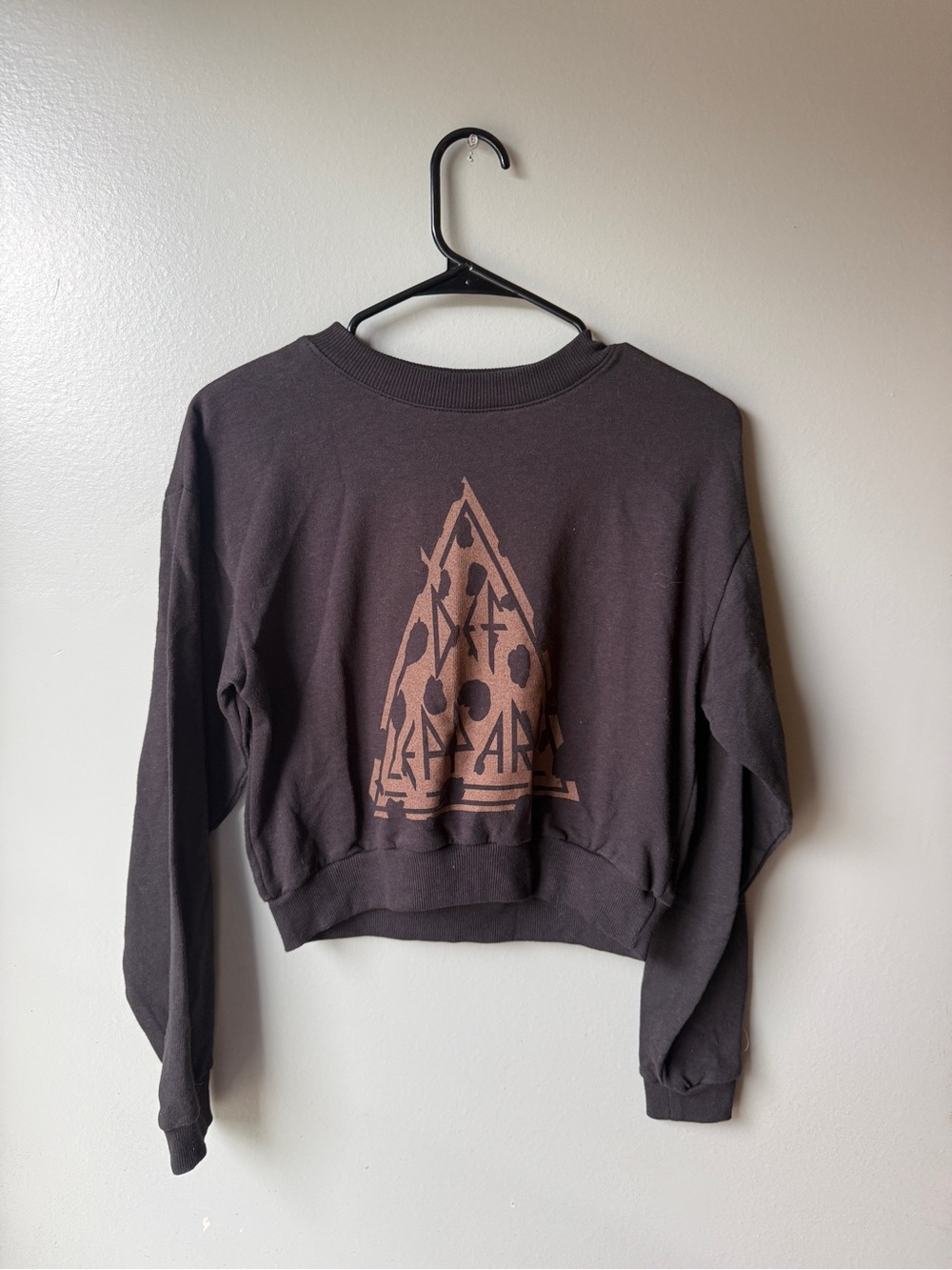 NWT Def Leppard Cropped Graphic Sweatshirt Black Rock Band Women’s XS